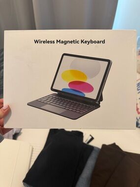 Wireless Magnetic iPad Keyboard Case